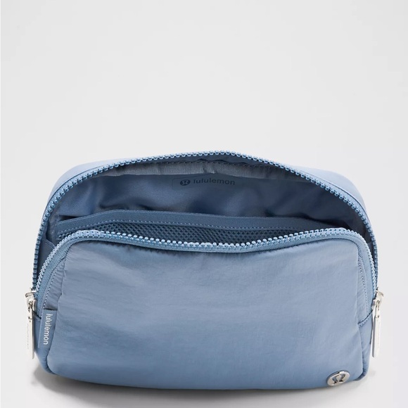 Lululemon Everywhere Belt Bag 1L- Washed Denim - Picture 5 of 6